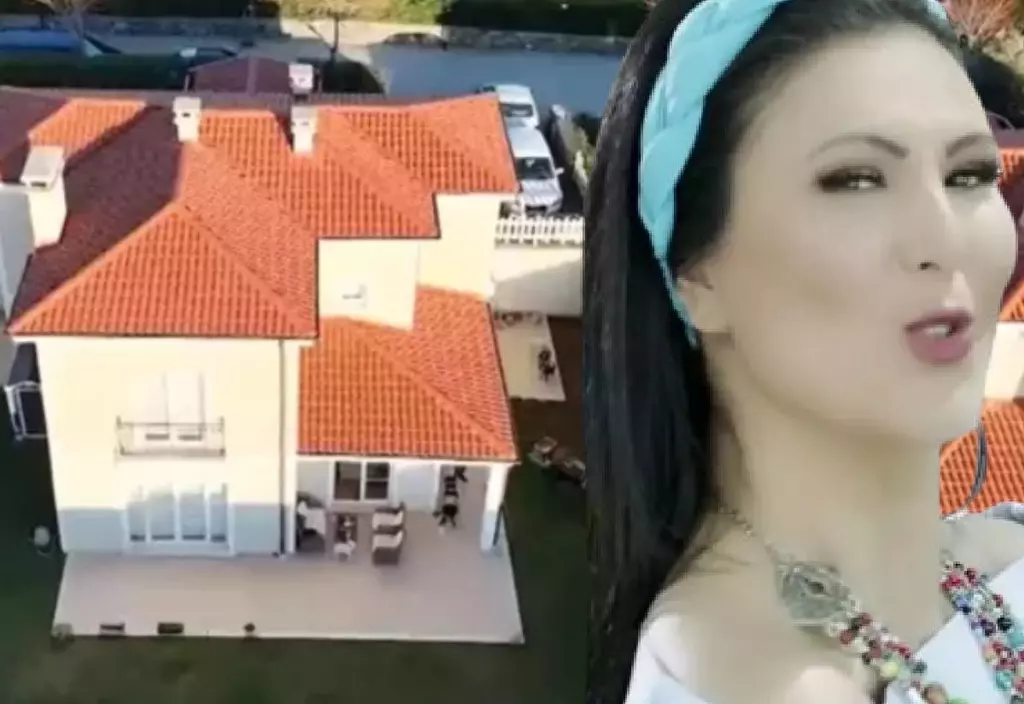 Ankaralı Ayşe olarak bilinen Ayşe Dinçer iki katlı villasının kapılarını açtı!