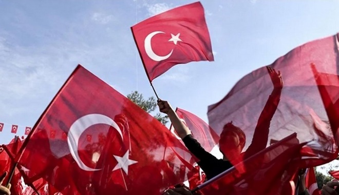 Cumhurbaşkanlığı'nın bayram coşkusu: Boğaz'da görsel şölen