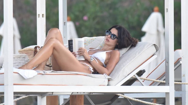 Nesrin Cavadzade Göcek'te enerji depoluyor