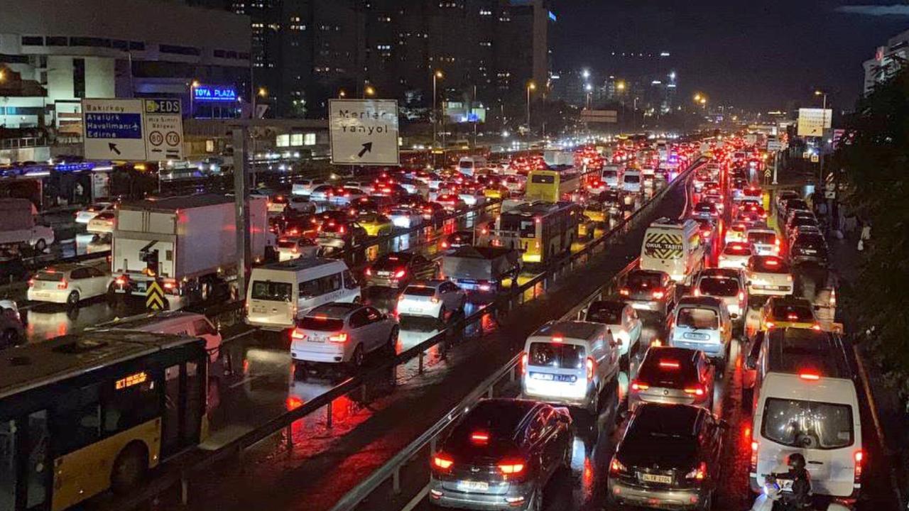 Deprem korkusu: İstanbul'dan başka şehirlere göç var