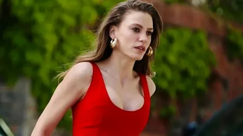 Serenay Sarıkaya'dan sosyal medyada konuşulan paylaşım
