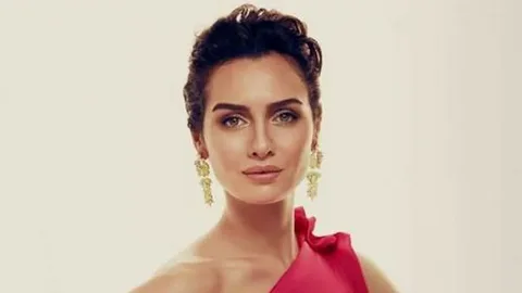 Birce Akalay: 