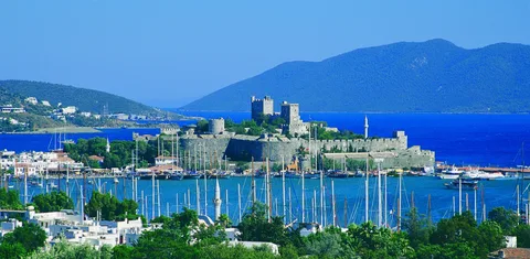 Bodrum'a denizden 590 turist geldi