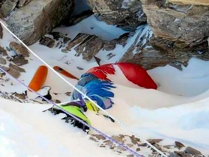 Hint Dağcı Everest Zirvesinde Hayatını Kaybetti