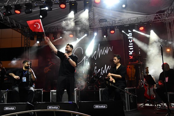 GÖKHAN AKAR ENGELLİ HAYRANINA VERDİĞİ AKÜLÜ SANDALYE SÖZÜNÜ TUTTU
