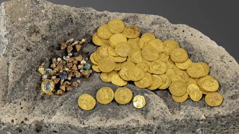 Göl kenarında çil çil altın buldu: 'Cihaz çılgına döndü, inanamadım'