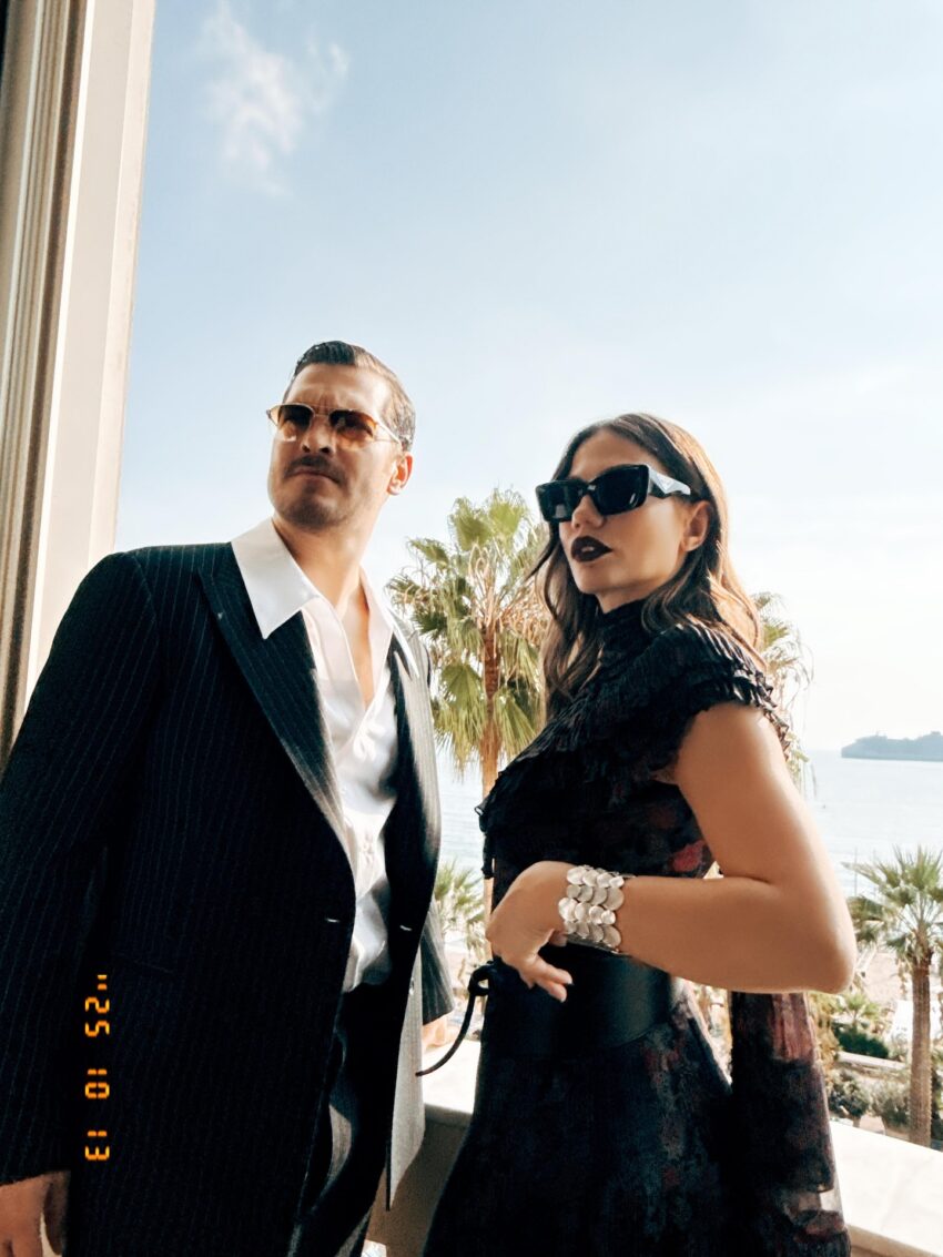 Eşref Rüya dizisinin yıldızları Çağatay Ulusoy ve Demet Özdemir Cannes'da