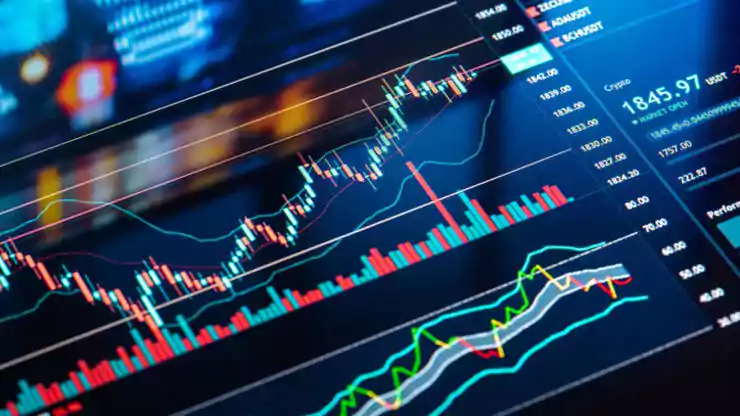 Borsa düşerken kendi hissesine sahip çıkan patronlar