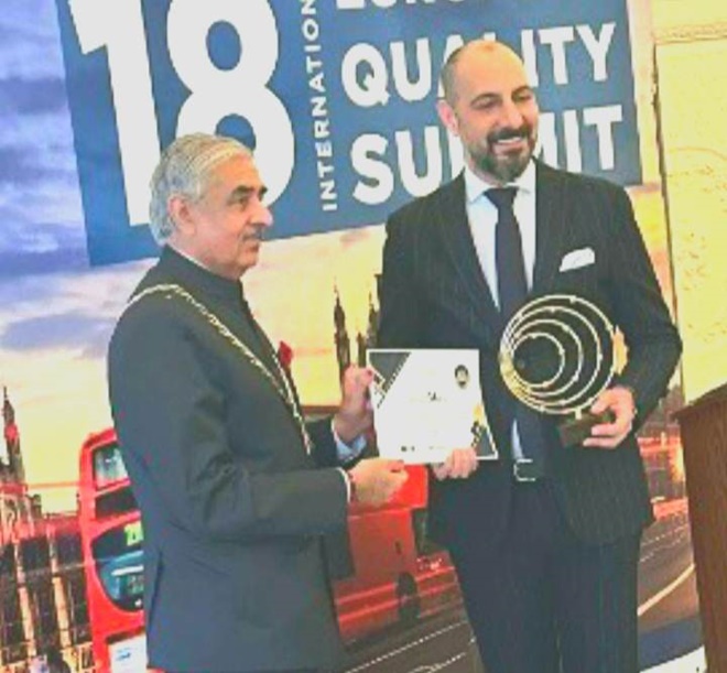 VClub ile milyonluk otel vurgunu yapan Bülent Öztürk'e üstün başarı ödülü!
