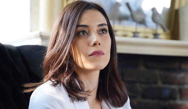 Sadakatsiz'in Asya'sı Cansu Dere makyajsız paylaşımıyla cesaretini konuşturdu!