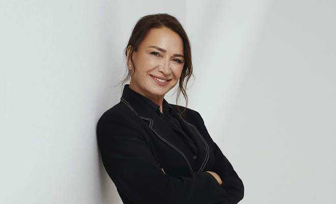 Akrep'te Demet Akbağ oyunculuğuyla döktürdü