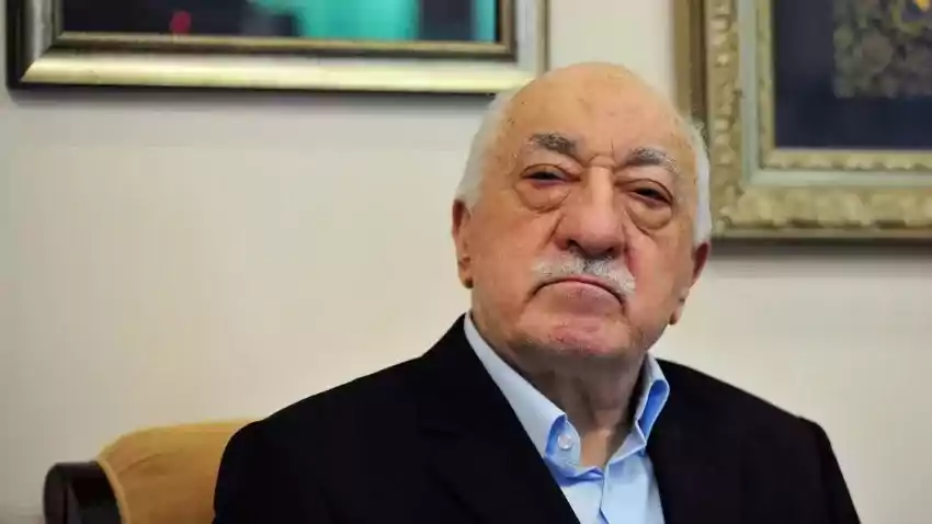 FETÖ elebaşı, Yunan kanalında Türk halkına hakaret etti!