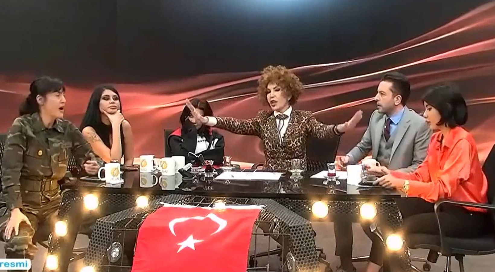 Tuğba Ekinci 'Hepimiz Türk'üz' dedi canlı yayında kriz çıktı