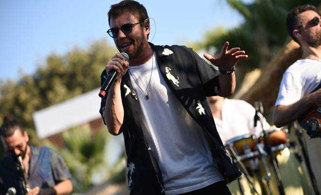 Murat Dalkılıç Bodrum Miya Beach'te muhteşem bir yaz konseri verdi