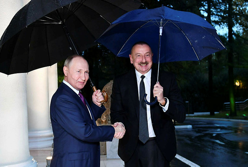 Putin, Aliyev ve Paşinyan, Soçi'de bir araya geldi