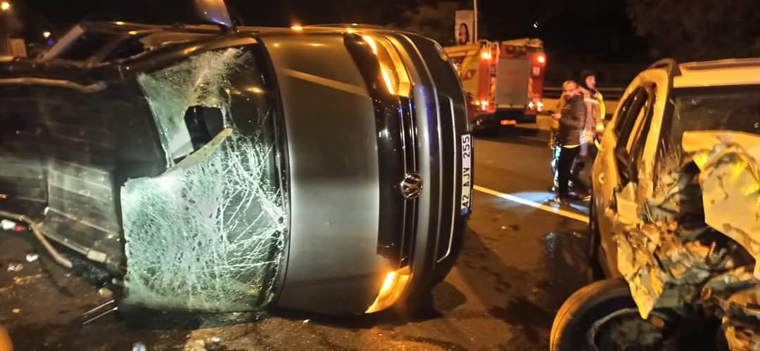 Saadet Partilileri taşıyan minibüs devrildi: 8 yaralı