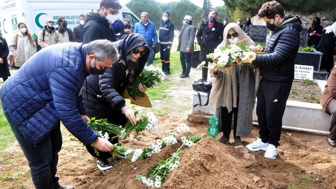Seray Sever babasına gözyaşlarıyla veda etti