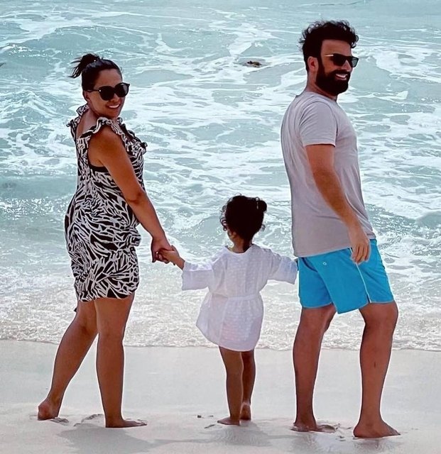 Tarkan tatil sezonu açtı! Eşi ve kızıyla pozlar verdi!