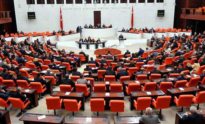 Kamuda fişlemenin önü açıldı! Tartışmalı yasa Meclis'ten geçti!