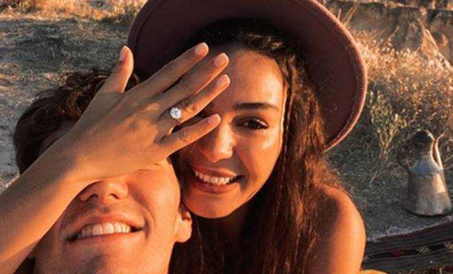 Evlilik teklifi alan Ebru Şahin parmağında 1 milyon TL taşıyor