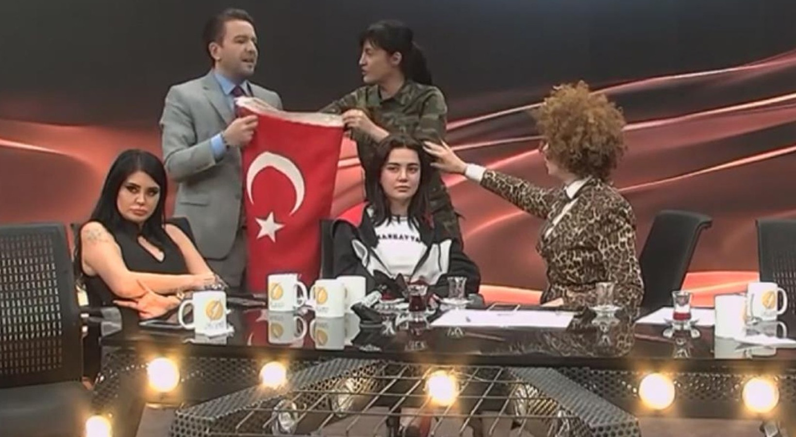 Seyhan Soylu: Türk – Kürt kavgasının 2. raundu oldu, hatun Nihat Doğan’a daldı