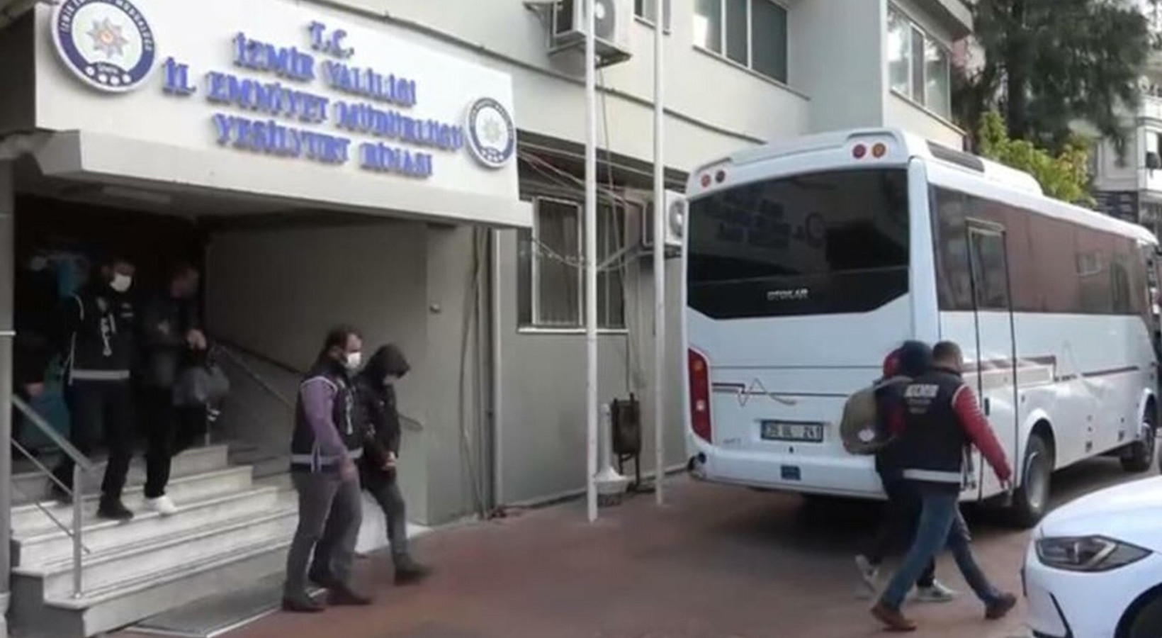 İzmir merkezli ‘saadet zinciri’ operasyonunda 5 tutuklama
