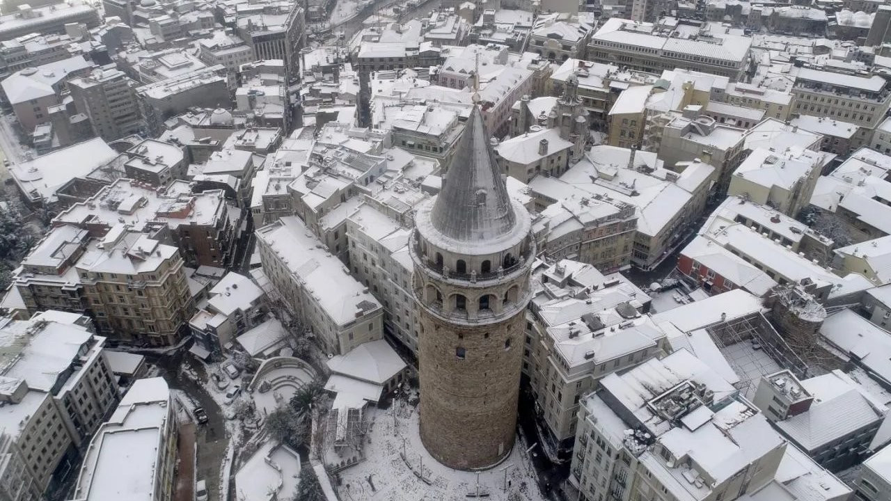 İstanbullular dikkat! AKOM kar için saat verdi