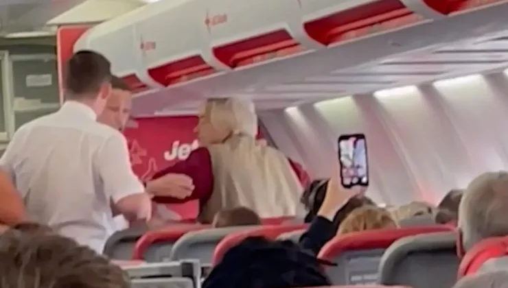 Uçakta şoke edici anlar! Sarhoş yolcu uçuş görevlisine tokat attı